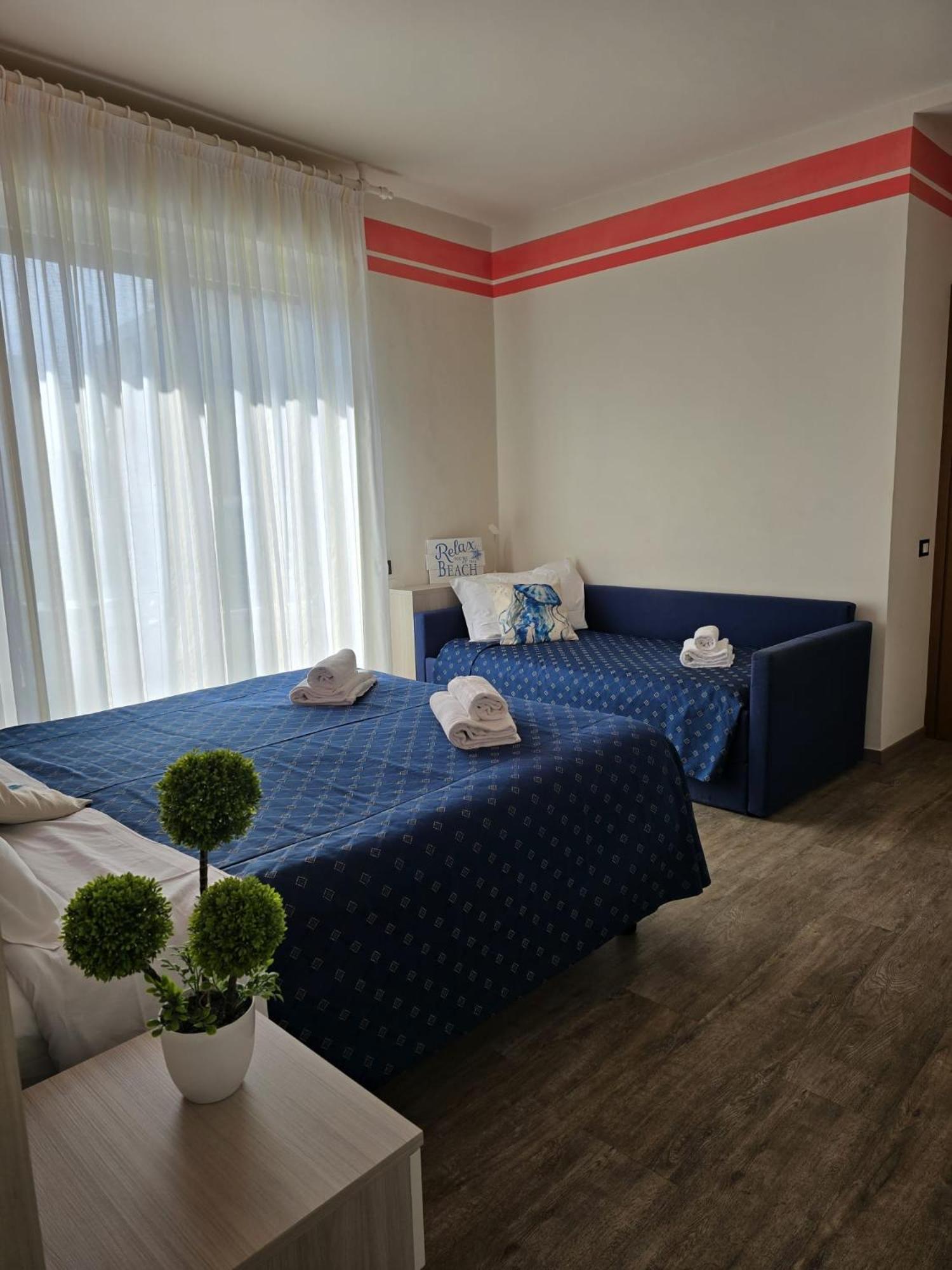 Hotel Orchidea ลินญาโน ซับเบียโดโร ภายนอก รูปภาพ