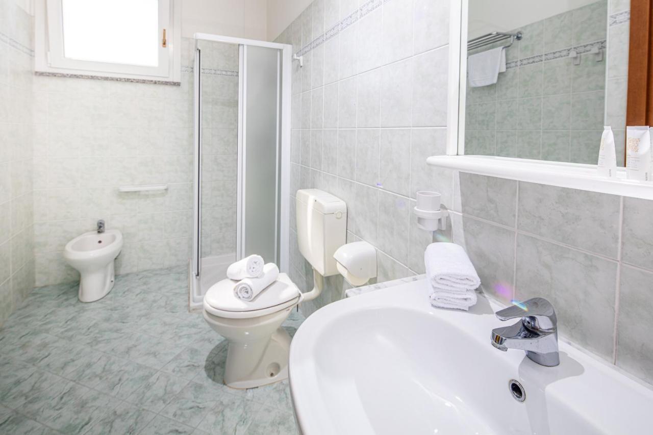 Hotel Orchidea ลินญาโน ซับเบียโดโร ภายนอก รูปภาพ